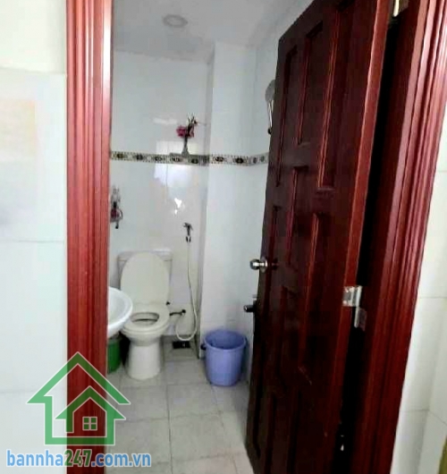 CHỈ 5,4 TỶ – HẺM 6M THÔNG LÊ VĂN QUỚI – NHÀ 3 LẦU SÂN THƯỢNG – DT Sàn: 113,7M² - 3PN – 3WC * Diện tích công nhận: 4 x 10m – 40,3m² * Diện tích sử dụng: 113,7m