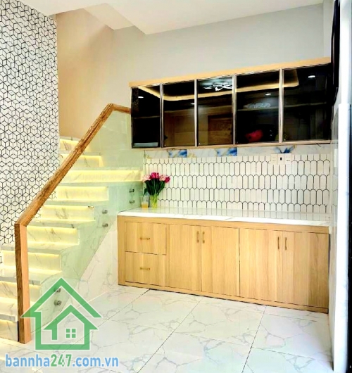  TỶ - NHÀ XE HƠI ĐỖ CỬA – ĐƯỜNG SỐ 6 – QUẬN BÌNH TÂN - NHÀ MỚI ĐẸP 100% – FULL NỘI THẤT – XEM NHÀ 24/24 Diện tích: 19m² (5 x 4,5)m Kết cấu: 2 tầng BTCT kiên cố - 2PN - WC