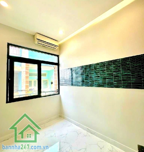  TỶ - NHÀ XE HƠI ĐỖ CỬA – ĐƯỜNG SỐ 6 – QUẬN BÌNH TÂN - NHÀ MỚI ĐẸP 100% – FULL NỘI THẤT – XEM NHÀ 24/24 Diện tích: 19m² (5 x 4,5)m Kết cấu: 2 tầng BTCT kiên cố - 2PN - WC