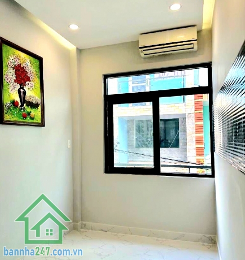  TỶ - NHÀ XE HƠI ĐỖ CỬA – ĐƯỜNG SỐ 6 – QUẬN BÌNH TÂN - NHÀ MỚI ĐẸP 100% – FULL NỘI THẤT – XEM NHÀ 24/24 Diện tích: 19m² (5 x 4,5)m Kết cấu: 2 tầng BTCT kiên cố - 2PN - WC