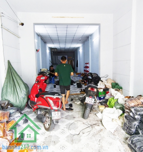 CHỈ 6,6 TỶ - MTKD ĐƯỜNG XE TẢI – SÁT QL1A – 100M² –   P. Bình Hưng Hòa A, Q. Bình Tân – Giáp Tân Phú, Ngã Tư Bốn Xã DT: 4 x 25m, nở hậu – Nhà cấp 4, tiện sửa chữa, xây mới.