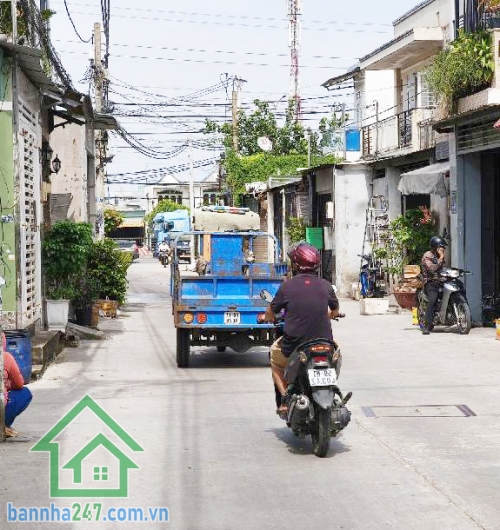CHỈ 6,6 TỶ - MTKD ĐƯỜNG XE TẢI – SÁT QL1A – 100M² –   P. Bình Hưng Hòa A, Q. Bình Tân – Giáp Tân Phú, Ngã Tư Bốn Xã DT: 4 x 25m, nở hậu – Nhà cấp 4, tiện sửa chữa, xây mới.