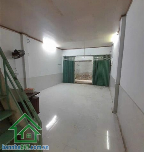 CHỈ 3.2 TỶ - NHÀ 2 TẦNG – TÂN SƠN NHÌ - TÂN PHÚ - DT: 34m² - 2 PN + 2 WC. * DT: 34m² (4 x 8.5m), 2 tầng, hiện đang cho thuê 6tr/tháng * Vị trí: Cách mặt tiền vài bước chân.