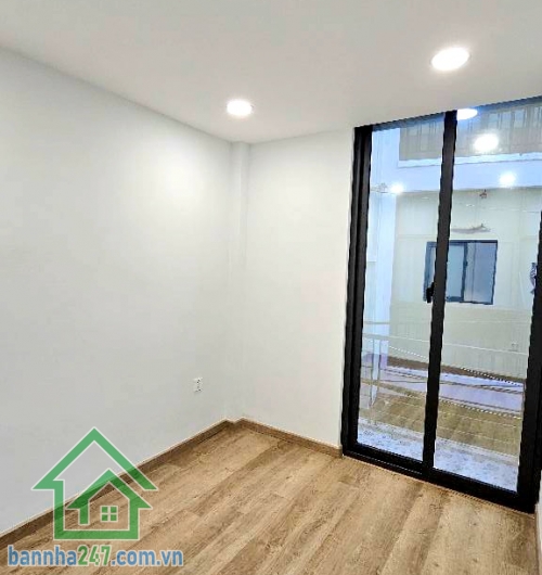 CHỈ 2,4 TỶ – SIÊU PHẨM TÂN BÌNH – 3 TẦNG – NỞ HẬU – HẺM XE HƠI 4M – 2PN – 2WC * Hẻm xe hơi 4 chỗ, không lộ giới * Kết cấu: trệt – lửng – lầu, 2PN – 2WC * DT 13m² (3,3 × 3,8m), nở hậu tài lộc.