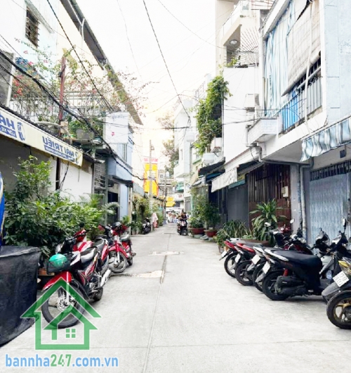 CHỈ HƠN 7 TỶ – CHDV 33M² X 5 TẦNG – DÒNG TIỀN 18-26TR/THÁNG – QUẬN 10, NGAY NGÃ 7 LÝ THÁI TỔ Diện tích: 33m², nở hậu, sổ hồng chính chủ, hoàn công đầy đủ Kết cấu: 1 trệt, 1 lửng, 3 lầu kiên cố  - Công năng: 3PN – 5WC, có thể cải tạo thành 4PN - Hiện đang 