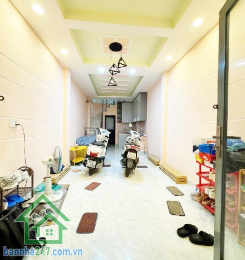 CHỈ HƠN 7 TỶ – CHDV 33M² X 5 TẦNG – DÒNG TIỀN 18-26TR/THÁNG – QUẬN 10, NGAY NGÃ 7 LÝ THÁI TỔ Diện tích: 33m², nở hậu, sổ hồng chính chủ, hoàn công đầy đủ Kết cấu: 1 trệt, 1 lửng, 3 lầu kiên cố  - Công năng: 3PN – 5WC, có thể cải tạo thành 4PN - Hiện đang 