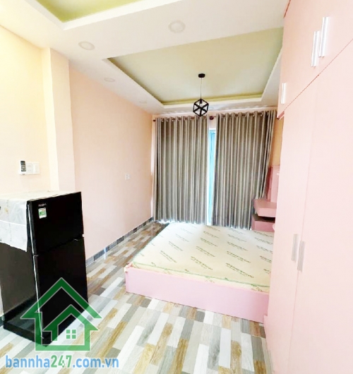 CHỈ HƠN 7 TỶ – CHDV 33M² X 5 TẦNG – DÒNG TIỀN 18-26TR/THÁNG – QUẬN 10, NGAY NGÃ 7 LÝ THÁI TỔ Diện tích: 33m², nở hậu, sổ hồng chính chủ, hoàn công đầy đủ Kết cấu: 1 trệt, 1 lửng, 3 lầu kiên cố  - Công năng: 3PN – 5WC, có thể cải tạo thành 4PN - Hiện đang 