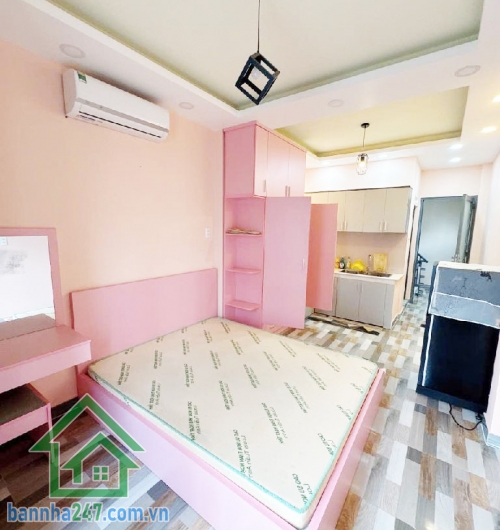 CHỈ HƠN 7 TỶ – CHDV 33M² X 5 TẦNG – DÒNG TIỀN 18-26TR/THÁNG – QUẬN 10, NGAY NGÃ 7 LÝ THÁI TỔ Diện tích: 33m², nở hậu, sổ hồng chính chủ, hoàn công đầy đủ Kết cấu: 1 trệt, 1 lửng, 3 lầu kiên cố  - Công năng: 3PN – 5WC, có thể cải tạo thành 4PN - Hiện đang 