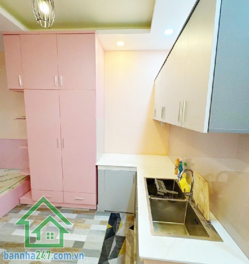 CHỈ HƠN 7 TỶ – CHDV 33M² X 5 TẦNG – DÒNG TIỀN 18-26TR/THÁNG – QUẬN 10, NGAY NGÃ 7 LÝ THÁI TỔ Diện tích: 33m², nở hậu, sổ hồng chính chủ, hoàn công đầy đủ Kết cấu: 1 trệt, 1 lửng, 3 lầu kiên cố  - Công năng: 3PN – 5WC, có thể cải tạo thành 4PN - Hiện đang 