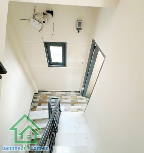 CHỈ HƠN 7 TỶ – CHDV 33M² X 5 TẦNG – DÒNG TIỀN 18-26TR/THÁNG – QUẬN 10, NGAY NGÃ 7 LÝ THÁI TỔ Diện tích: 33m², nở hậu, sổ hồng chính chủ, hoàn công đầy đủ Kết cấu: 1 trệt, 1 lửng, 3 lầu kiên cố  - Công năng: 3PN – 5WC, có thể cải tạo thành 4PN - Hiện đang 