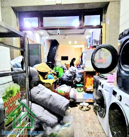CHỈ 8,7 TỶ – KHU VIP BIỆT THỰ TÂN SƠN NHÌ - HẺM Ô TÔ 6M TRÁNH NHAU – XE TẢI NÉ THOẢI MÁI - 3PN – 2WC Diện tích: 64m² (4x16)m Kết cấu: 2 tầng (1 trệt + 1 lầu)