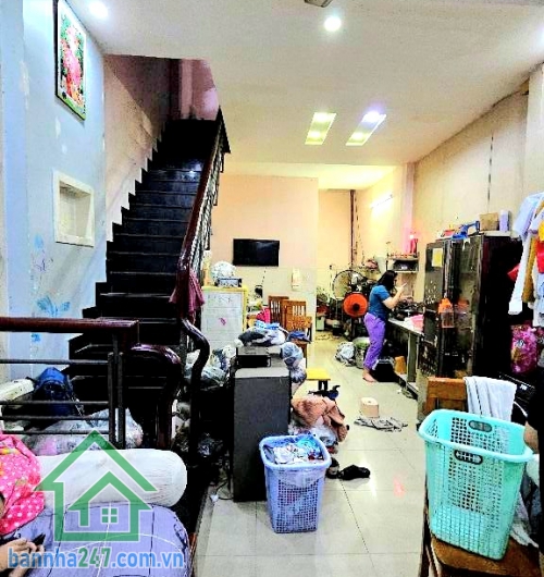 CHỈ 8,7 TỶ – KHU VIP BIỆT THỰ TÂN SƠN NHÌ - HẺM Ô TÔ 6M TRÁNH NHAU – XE TẢI NÉ THOẢI MÁI - 3PN – 2WC Diện tích: 64m² (4x16)m Kết cấu: 2 tầng (1 trệt + 1 lầu)