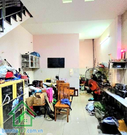CHỈ 8,7 TỶ – KHU VIP BIỆT THỰ TÂN SƠN NHÌ - HẺM Ô TÔ 6M TRÁNH NHAU – XE TẢI NÉ THOẢI MÁI - 3PN – 2WC Diện tích: 64m² (4x16)m Kết cấu: 2 tầng (1 trệt + 1 lầu)