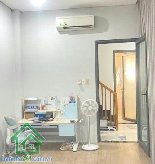CHỈ 5.3 TỶ – NHÀ ĐẸP 4 TẦNG – FULL NỘI THẤT XỊN – NGAY NGÃ TƯ GÒ MÂY, AEON TÂN PHÚ.  DT: 4x10m – vuông vức, phong thủy tốt. 1 trệt 2 lầu, 2PN rộng, 4WC riêng.