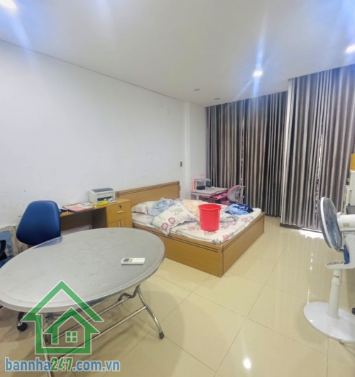 CHỈ 5.3 TỶ – NHÀ ĐẸP 4 TẦNG – FULL NỘI THẤT XỊN – NGAY NGÃ TƯ GÒ MÂY, AEON TÂN PHÚ.  DT: 4x10m – vuông vức, phong thủy tốt. 1 trệt 2 lầu, 2PN rộng, 4WC riêng.