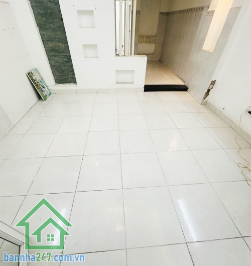 CHỈ 4,8 TỶ - NHÀ ĐẸP PHƯỜNG 13, TÂN BÌNH – DTCN 47M2 – NỞ HẬU  Diện tích: 3.9 x 12m, nở hậu 4.1m. Kết cấu: Trệt + lửng, 1 PN Master, 1 WC (có thể cải tạo thành 3 PN)