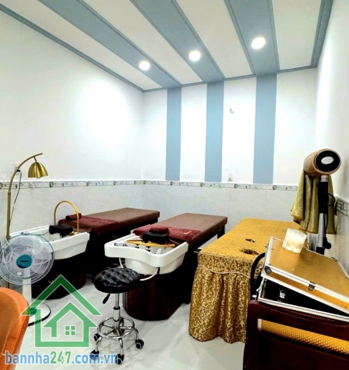 CHỈ 5,8 TỶ – NHÀ NGAY NGUYỄN SƠN – HẺM XE HƠI THÔNG – 62M² – HOÀN CÔNG ĐỦ - 2PN – 2WC * Diện tích: 4,8 x 13m – 62m² * Kết cấu: 2 tầng * Công năng: 2PN – 2WC