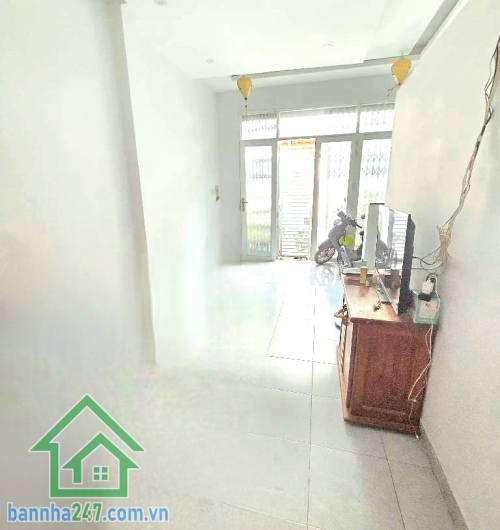 CHỈ 5,5 TỶ – NGUYỄN SÚY, TÂN PHÚ – GẦN CHỢ TÂN HƯƠNG - NHÀ 3 TẦNG BTCT – 44M² – 3PN – 2WC – Ở NGAY Diện tích: 44m² (4 x 11)m – vuông A4 đẹp Kết cấu: 1 trệt + 1 lửng + 1 lầu 