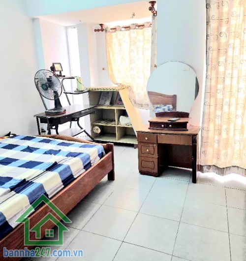 CHỈ 5,5 TỶ – NGUYỄN SÚY, TÂN PHÚ – GẦN CHỢ TÂN HƯƠNG - NHÀ 3 TẦNG BTCT – 44M² – 3PN – 2WC – Ở NGAY Diện tích: 44m² (4 x 11)m – vuông A4 đẹp Kết cấu: 1 trệt + 1 lửng + 1 lầu 