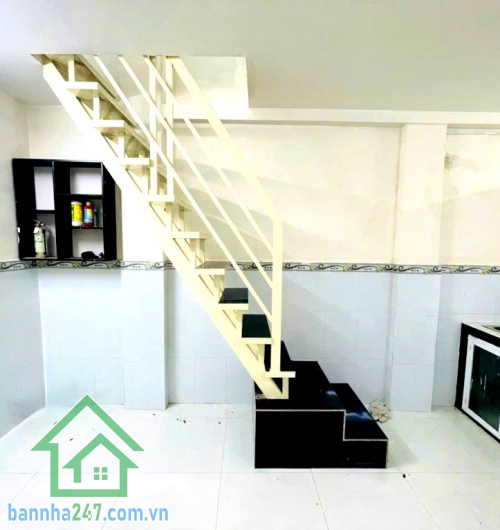 CHỈ 3,1 TỶ – NHÀ 3 TẦNG – 21M² – SỔ VUÔNG A4 – PHỐ ẨM THỰC, CHỢ HOA HỒ THỊ KỶ  Diện tích: 21m² (3.5x6)m – Kết cấu: trệt, 2 lầu kiên cố. Ngay trung tâm Phố Ẩm thực, Chợ Hoa Hồ Thị Kỷ Q 10
