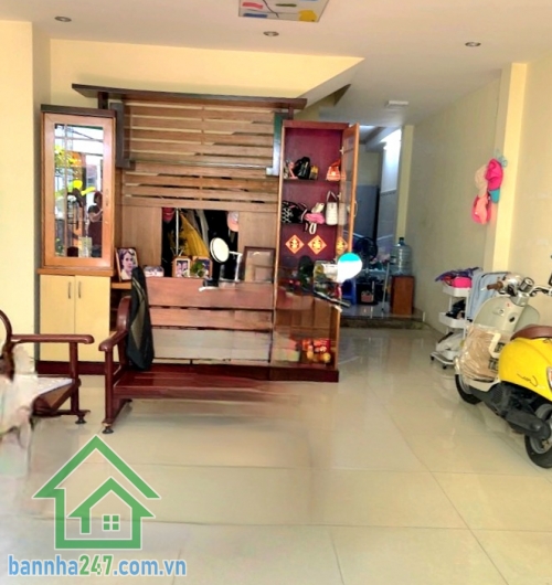 CHỈ 8,199 TỶ – HẺM 3,5M – NGAY ĐẤT THÁNH, PHƯỜNG 6, TÂN BÌNH – DT 75M² (4,3x17) – 4 TẦNG – 5 PHÒNG NGỦ, 5 WC Vị trí trung tâm, sát các tuyến đường lớn: Bắc Hải