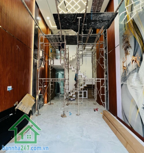 SIÊU PHẨM LÔ GÓC – NHÀ MỚI CHUẨN CHÂU ÂU – XE HƠI NGỦ TRONG NHÀ – CHỈ 10.3 TỶ * DT: 60m² (4x15m), ngang 4m vuông vức * Kết cấu 5 tầng: 1 trệt, 1 lửng, 2 lầu, sân thượng.