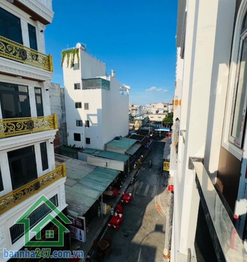 SIÊU PHẨM LÔ GÓC – NHÀ MỚI CHUẨN CHÂU ÂU – XE HƠI NGỦ TRONG NHÀ – CHỈ 10.3 TỶ * DT: 60m² (4x15m), ngang 4m vuông vức * Kết cấu 5 tầng: 1 trệt, 1 lửng, 2 lầu, sân thượng.
