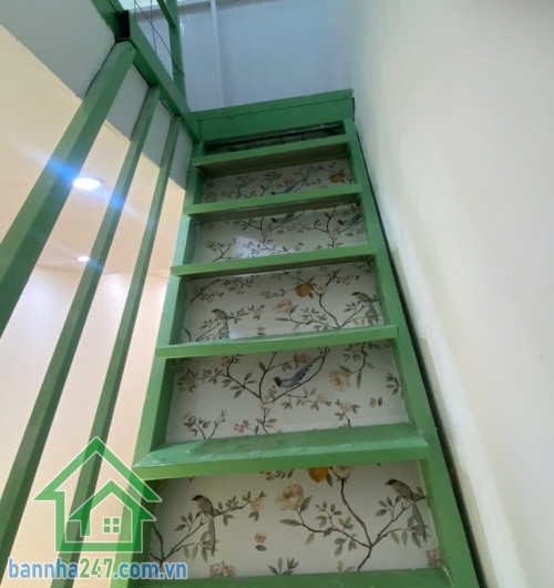 CHỈ 2.8 TỶ – NHÀ FULL NỘI THẤT – GẦN CHỢ – HẺM BA GÁC DT: 23m² (2.2 x 10.3m), không lộ giới, khu dân cư hiện hữu Kết cấu: 1 trệt 1 lầu, 2PN – 1WC, nhà mới tinh, vào ở ngay. 