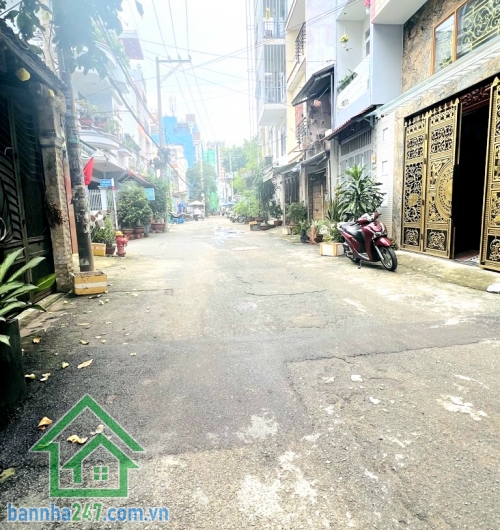 CHỈ 3,58 TỶ – NHÀ MỚI 100% – HUỲNH THIỆN LỘC, TÂN PHÚ – HẺM 6M Ô TÔ ĐẬU TRƯỚC NHÀ DTSD: 48.6m², sổ nở hậu, không lộ giới. Kết cấu: 1 trệt 2 lầu – gồm phòng khách, bếp, 2 phòng ngủ, 3WC, thiết kế hiện đại. Hẻm nhựa 6m, chỉ vài bước ra hẻm 10m, xe hơi đậu c