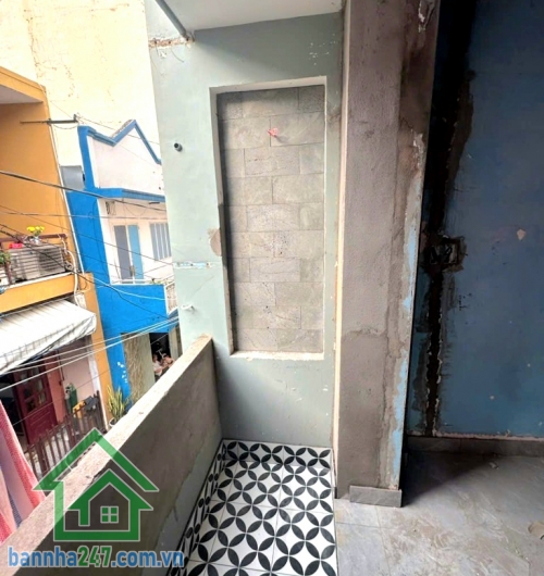 CHỈ 3,58 TỶ – NHÀ MỚI 100% – HUỲNH THIỆN LỘC, TÂN PHÚ – HẺM 6M Ô TÔ ĐẬU TRƯỚC NHÀ DTSD: 48.6m², sổ nở hậu, không lộ giới. Kết cấu: 1 trệt 2 lầu – gồm phòng khách, bếp, 2 phòng ngủ, 3WC, thiết kế hiện đại. Hẻm nhựa 6m, chỉ vài bước ra hẻm 10m, xe hơi đậu c