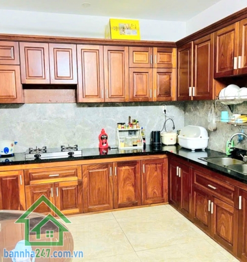 CHỈ 8,15 TỶ – MTKD ĐƯỜNG 16M CÓ LỀ 3M – DƯỜNG SỐ 5 - BÌNH TÂN - 4PN 3WC * Diện tích: 80m² (5 x 16m) – sổ vuông A4, không lộ giới * Kết cấu: 3 tầng (1 trệt 2 lầu, sân thượng)