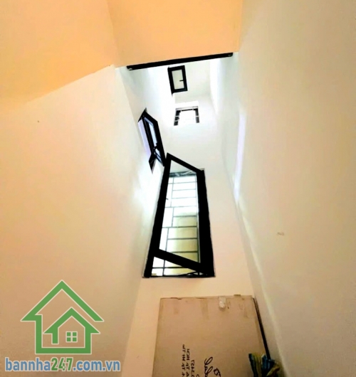 CHỈ 8,15 TỶ – MTKD ĐƯỜNG 16M CÓ LỀ 3M – DƯỜNG SỐ 5 - BÌNH TÂN - 4PN 3WC * Diện tích: 80m² (5 x 16m) – sổ vuông A4, không lộ giới * Kết cấu: 3 tầng (1 trệt 2 lầu, sân thượng)