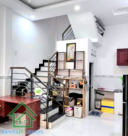 CHỈ 4,55 TỶ – NHÀ MỚI Ở NGAY VƯỜN LÀI – P. PHÚ THỌ HÒA – Q. TÂN PHÚ - DT 34m² (4.1 x 8.3) – HẺM THOÁNG – 2 TẦNG Vị trí đẹp: * Hẻm thẳng 1 trục, thoáng sạch, vài bước ra Nguyễn Xuân Khoát – Nguyễn Văn Tố. Gần chợ, trường học, bệnh viện, tiện ích đủ đầy. Kh