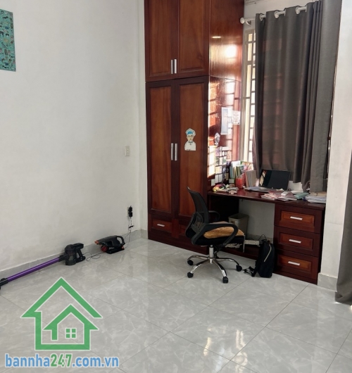 SIÊU PHẨM NHÀ 4 TẦNG – HXH 8M VƯỜN LÀI, TÂN PHÚ - 11 TỶ. Diện tích: 4x19m vuông vức. Kết cấu: 1 trệt 2 lầu, gồm 5 phòng ngủ, 4WC. NhàNhà 2 mặt hẻm xe hơi, cực thoáng mát.