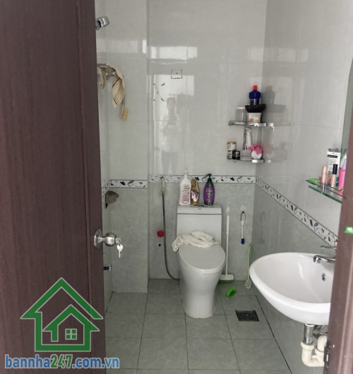 SIÊU PHẨM NHÀ 4 TẦNG – HXH 8M VƯỜN LÀI, TÂN PHÚ - 11 TỶ. Diện tích: 4x19m vuông vức. Kết cấu: 1 trệt 2 lầu, gồm 5 phòng ngủ, 4WC. NhàNhà 2 mặt hẻm xe hơi, cực thoáng mát.