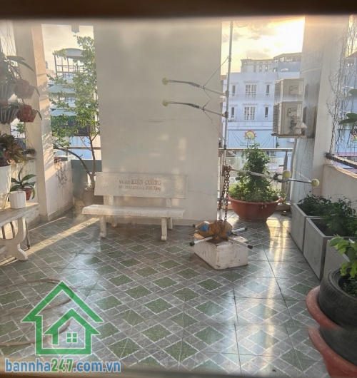 SIÊU PHẨM NHÀ 4 TẦNG – HXH 8M VƯỜN LÀI, TÂN PHÚ - 11 TỶ. Diện tích: 4x19m vuông vức. Kết cấu: 1 trệt 2 lầu, gồm 5 phòng ngủ, 4WC. NhàNhà 2 mặt hẻm xe hơi, cực thoáng mát.