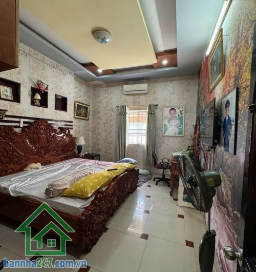 NHỈNH 10 TỶ VƯỜN LÀI – TÂN THÀNH – HẺM 8M NHỰA + VỈA HÈ – 4 TẦNG – 4PN – 4WC – TIỆN Ở + KINH DOANH DT: 4x17m (68m²) vuông vức. Kết cấu: trệt + 2 lầu + sân thượng. 