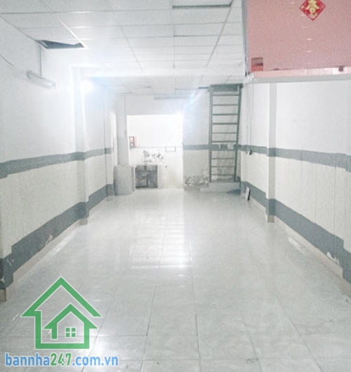 HẺM Ô TÔ 4M THÔNG – HUỲNH VĂN CHÍNH – HUỲNH THIỆN LỘC – TRỊNH ĐÌNH TRỌNG – KÊNH TÂN HÓA Diện tích: 64m2 (4 x 16m), khu vực được xây 5 tầng. Vị trí trung tâm, giáp Q10, Q11, Tân Bình. Gần bệnh viện, trường học các cấp, sát công viên Đầm Sen, chỉ hơn 10 phú