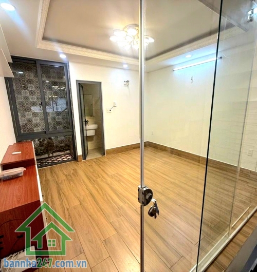 CHỈ 9,9 TỶ – NHÀ 5 TẦNG HXH 6M – TRƯỜNG CHINH, P.14 TÂN BÌNH – GẦN GA T3 - DT: (4 x 13)M - 5PN - 6WC Vị trí trung tâm: đường Trường Chinh, Phường 14, Tân Bình