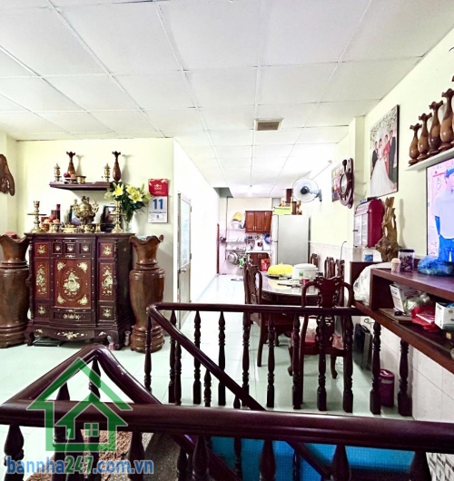 CHỈ 6,9 TỶ – NHÀ 4PN – NGANG GẦN 5M – HẺM ÔTÔ – TÂN BÌNH VIP. DT: 58m² (4.9 x 11.7m) – Sổ hồng riêng, công chứng nhanh. Trệt + lầu, 4 phòng ngủ – 2 WC, nội thất cao cấp.
