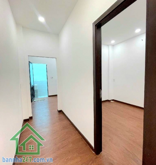 CHỈ 4,35 TỶ – NHÀ MỚI ĐẸP 3PN – GẦN LÊ VĂN QUỚI – NGÃ TƯ 4 XÃ – CHỢ BÌNH LONG - 3PN, 2WC DT: 4x12m (48m² công nhận đủ) Kết cấu: 1 trệt + 1 lầu, 3PN, 2WC, có phòng ngủ dưới đất.