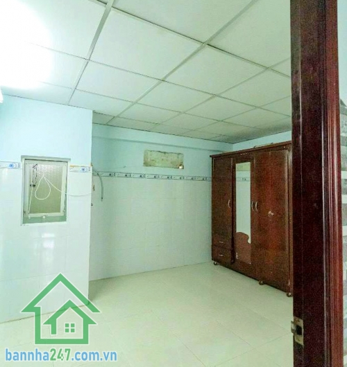 CHỈ 4,95 TỶ – HẺM XE TẢI TRÁNH – NGAY AEON MALL TÂN PHÚ - DT: 44M² (4 x 11) - 2 TẦNG - 2PN - 2WC Kết cấu: 2 Tầng (1 trệt 1 lầu) gồm 1 phòng khách, 1 bếp, 2PN, 2WC