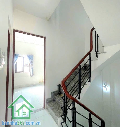 CHỈ 4,25 TỶ - NHÀ MỚI ĐẸP 3 TẦNG – CẠNH AEON TÂN PHÚ – 4 PN - 3 WC - VÀO Ở NGAY Vị trí: Cách Aeon Mall Tân Phú vài phút, khu dân cư an ninh – tiện ích đầy đủ