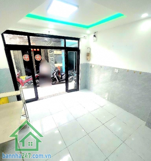 CHỈ 4,25 TỶ - NHÀ MỚI ĐẸP 3 TẦNG – CẠNH AEON TÂN PHÚ – 4 PN - 3 WC - VÀO Ở NGAY Vị trí: Cách Aeon Mall Tân Phú vài phút, khu dân cư an ninh – tiện ích đầy đủ