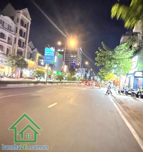 CHỈ 19 TỶ - MTKD CỘNG HÒA – ĐƯỜNG 40M – SIÊU VỊ TRÍ KINH DOANH ĐỈNH CAO - DT: 84M² 3 TẦNG – DTSD 212M² – 5PN – 6WC • Diện tích: 3.5m x 24m – vuông đẹp, không quy hoạch • DTSD: 212m² • Kết cấu 3 tầng, tổng 5PN – 6WC.