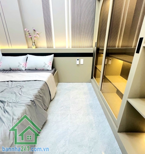 CHỈ 3,35 TỶ - NHÀ PHẠM VĂN BẠCH, TRẦN THÁNH TÔNG – HẺM 3M, GẦN Ô TÔ – FULL NỘI THẤT – SHR Diện tích: 21m² (3,2x6,6)m, công nhận 19m², vuông A4. Kết cấu: 2 tầng + lửng.