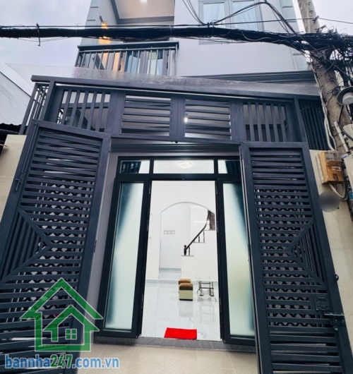 NHỈNH 4 TỶ - BÁN NHÀ MỚI 2 TẦNG – DT 36M² – 2PN – 2WC – TẶNG FULL NỘI THẤT DT: 4 x 9m, sổ vuông A4, công nhận đủ. Kết cấu: 2 tầng mới, 2PN, 2WC, sân để xe máy. Hẻm 3 gác.