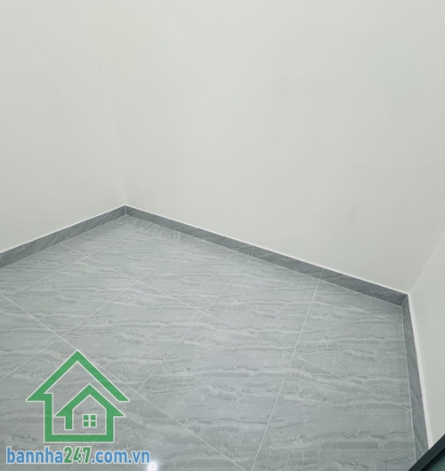 NHỈNH 4 TỶ - BÁN NHÀ MỚI 2 TẦNG – DT 36M² – 2PN – 2WC – TẶNG FULL NỘI THẤT DT: 4 x 9m, sổ vuông A4, công nhận đủ. Kết cấu: 2 tầng mới, 2PN, 2WC, sân để xe máy. Hẻm 3 gác.
