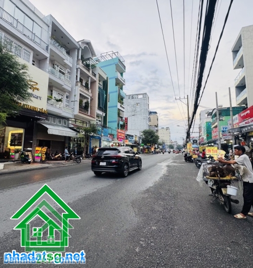 CHỈ 5,1 TỶ - NHÀ 2 TẦNG - 62.3M² (4.2 x 15) - SÁT MẶT TIỀN PHẠM VĂN BẠCH - GẦN GA T3, SÂN BAY TSN Vị trí đẹp, chỉ 50m ra Phạm Văn Bạch, gần chợ.