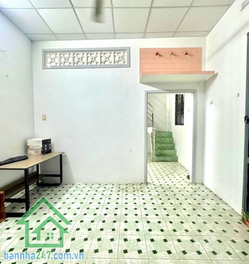 CHỈ 4,1 TỶ – HẺM BA GÁC 1 TRỤC – ĐƯỜNG 3/2 – P.2 – QUẬN 11 - DT 32M² – NHÀ 2 TẦNG ĐÚC – GẦN MẶT TIỀN – KHU PHỐ NGƯỜI HOA Kết cấu: • 1 trệt 1 lầu đúc thật • 2PN - 2WC